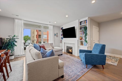 Tiny photo for 2707 W BELMONT Avenue #3W, Chicago, IL 60618 (MLS # 12759893)