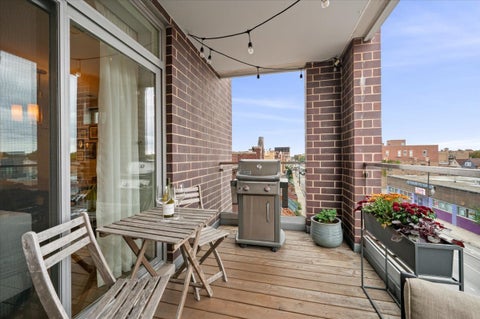 Tiny photo for 2707 W BELMONT Avenue #3W, Chicago, IL 60618 (MLS # 12759893)