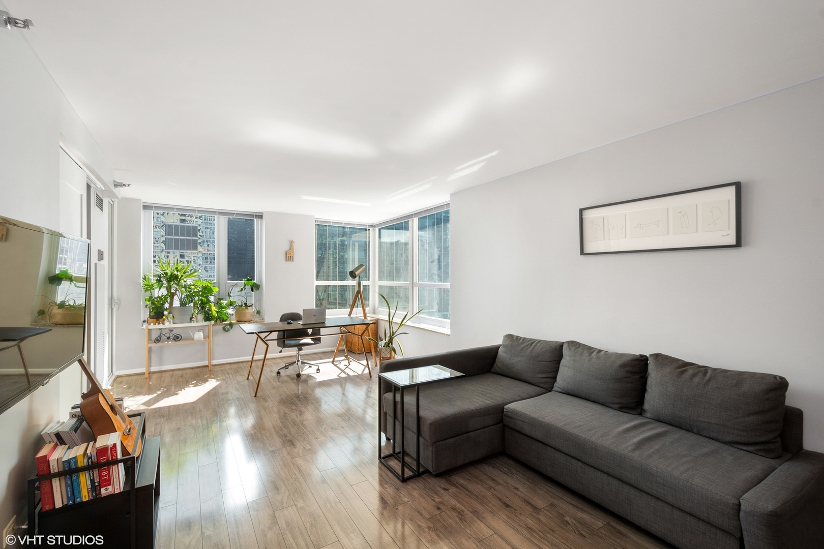 345 N La Salle Drive 2505