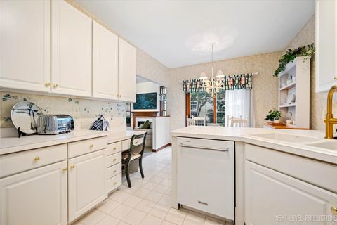Tiny photo for 1919 Waverly Circle, St. Charles, IL 60174 (MLS # 12547910)