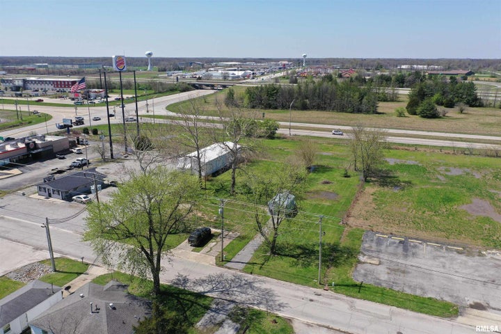 Photo 1 of 4 — 109 N MISSOURI Avenue, Salem, IL 62881