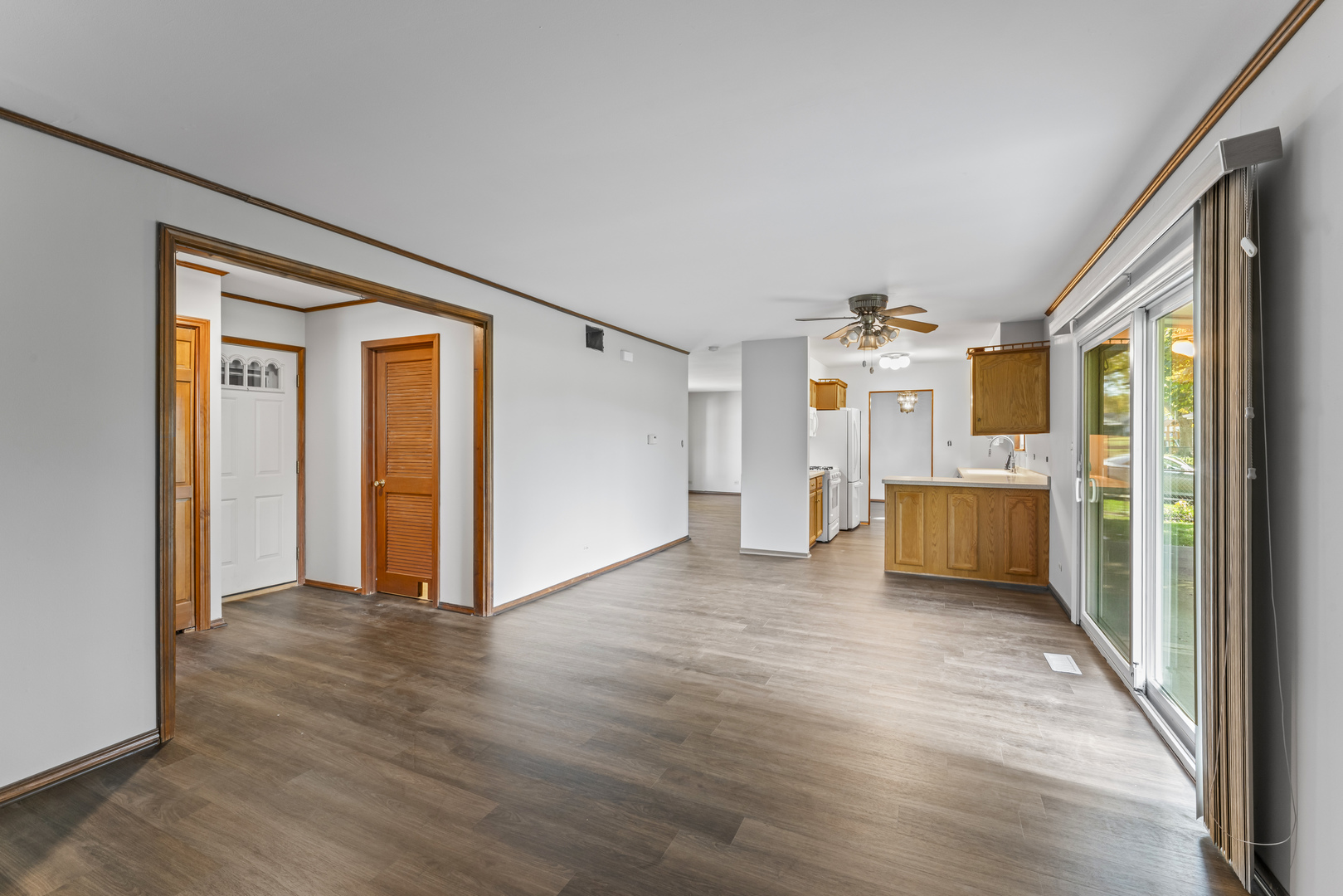 Schaumburg, Illinois 60193, United States, 4 Bedrooms Bedrooms, ,3 BathroomsBathrooms,Residential,Active,237612