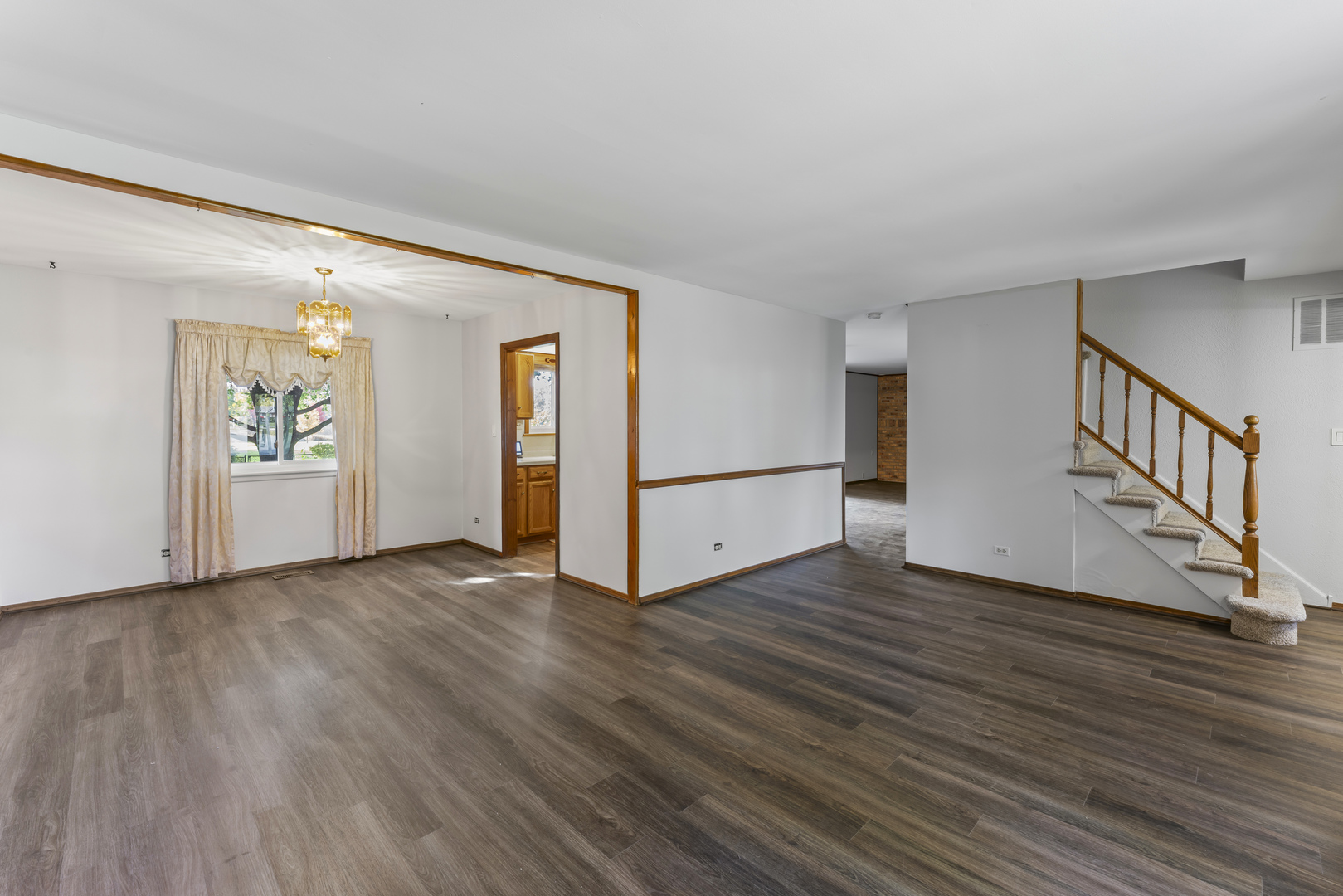 Schaumburg, Illinois 60193, United States, 4 Bedrooms Bedrooms, ,3 BathroomsBathrooms,Residential,Active,237612