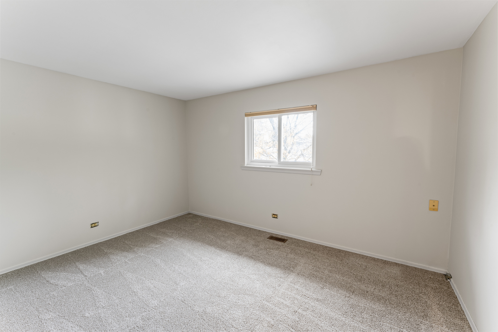 Schaumburg, Illinois 60193, United States, 4 Bedrooms Bedrooms, ,3 BathroomsBathrooms,Residential,Active,237612