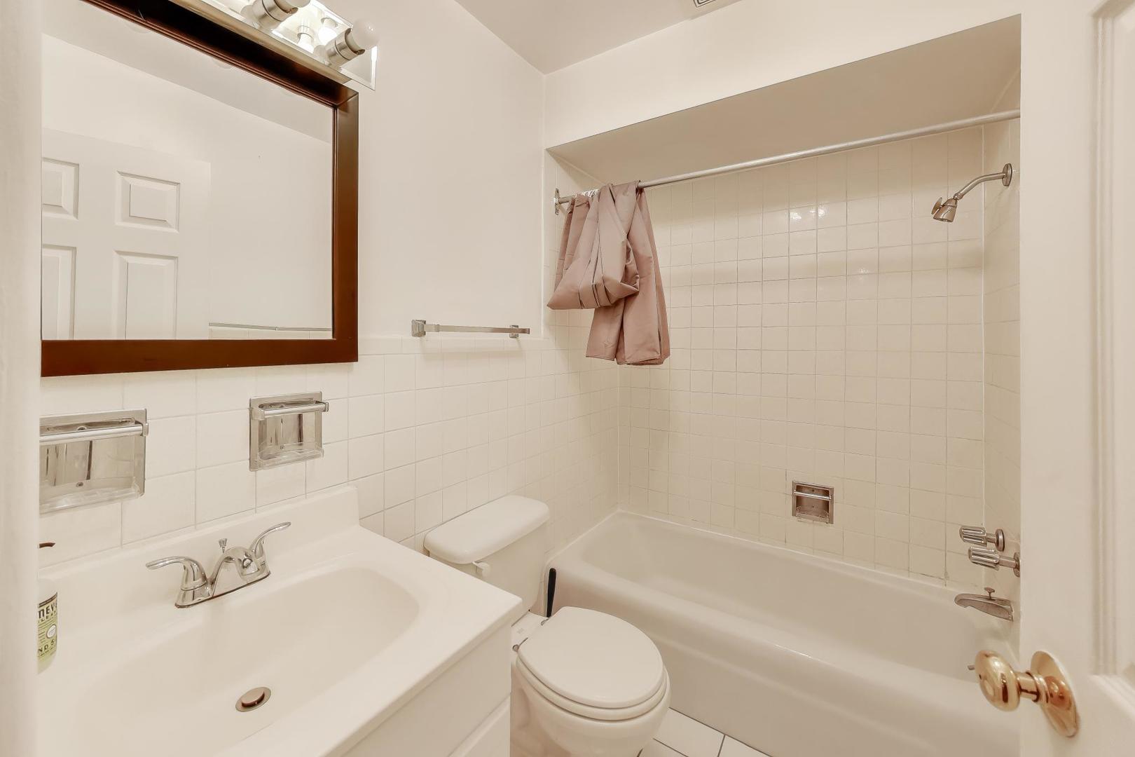 5400 N Sheridan Road 210