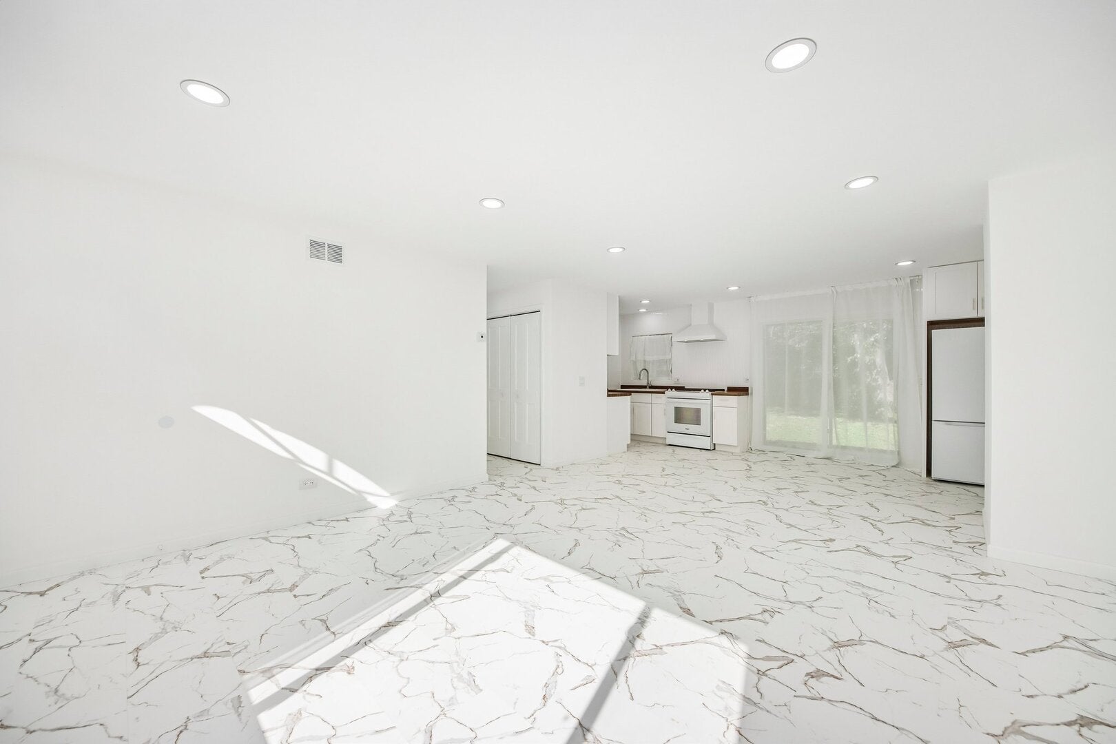 2804 Old Oak Drive