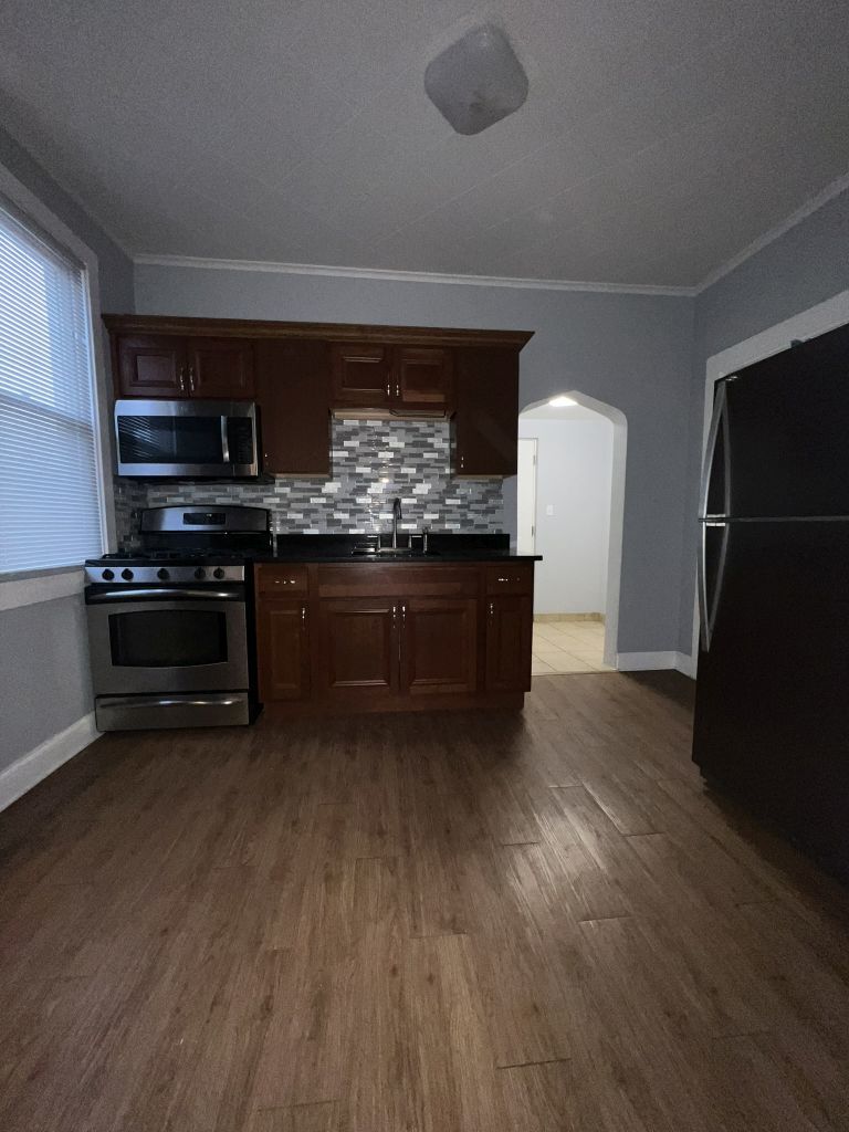 1934 W 21st Place