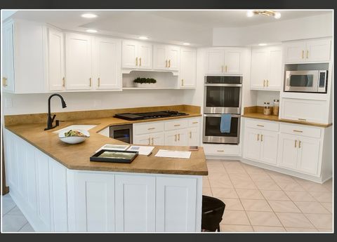 Tiny photo for 1 Hidden Lake Drive, Burr Ridge, IL 60527 (MLS # 12492908)