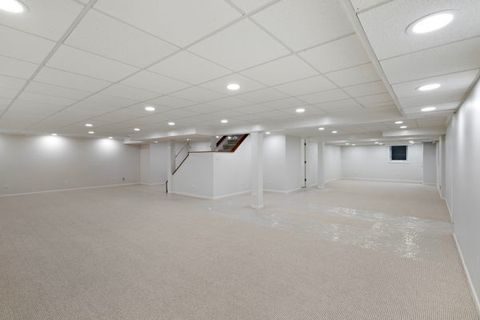 Tiny photo for 1 Hidden Lake Drive, Burr Ridge, IL 60527 (MLS # 12492908)