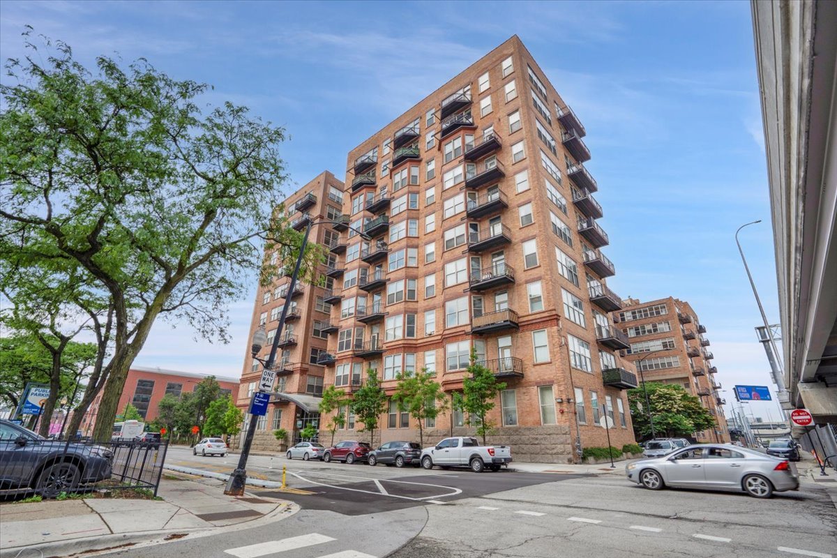 500 S Clinton Street 527