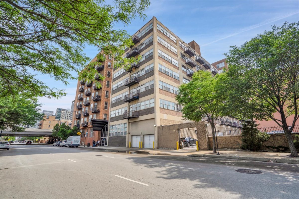 500 S Clinton Street 527