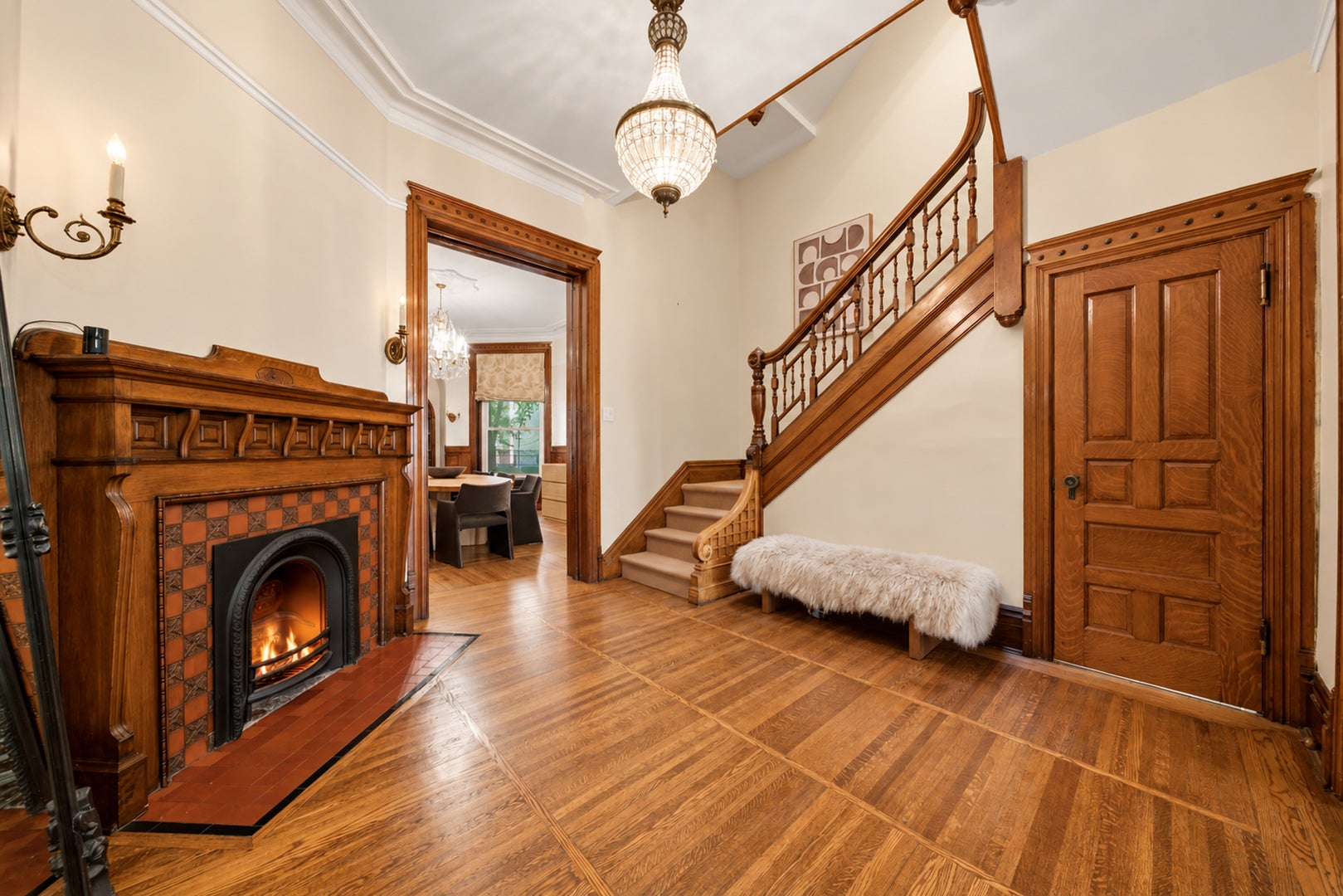 919 N LaSalle Drive