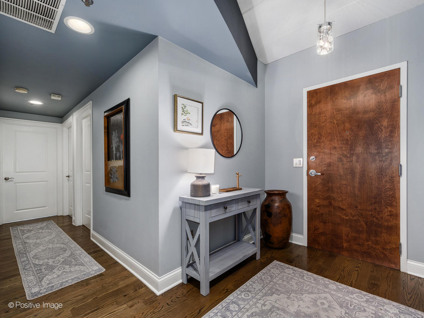 1100 W Montrose Avenue 207