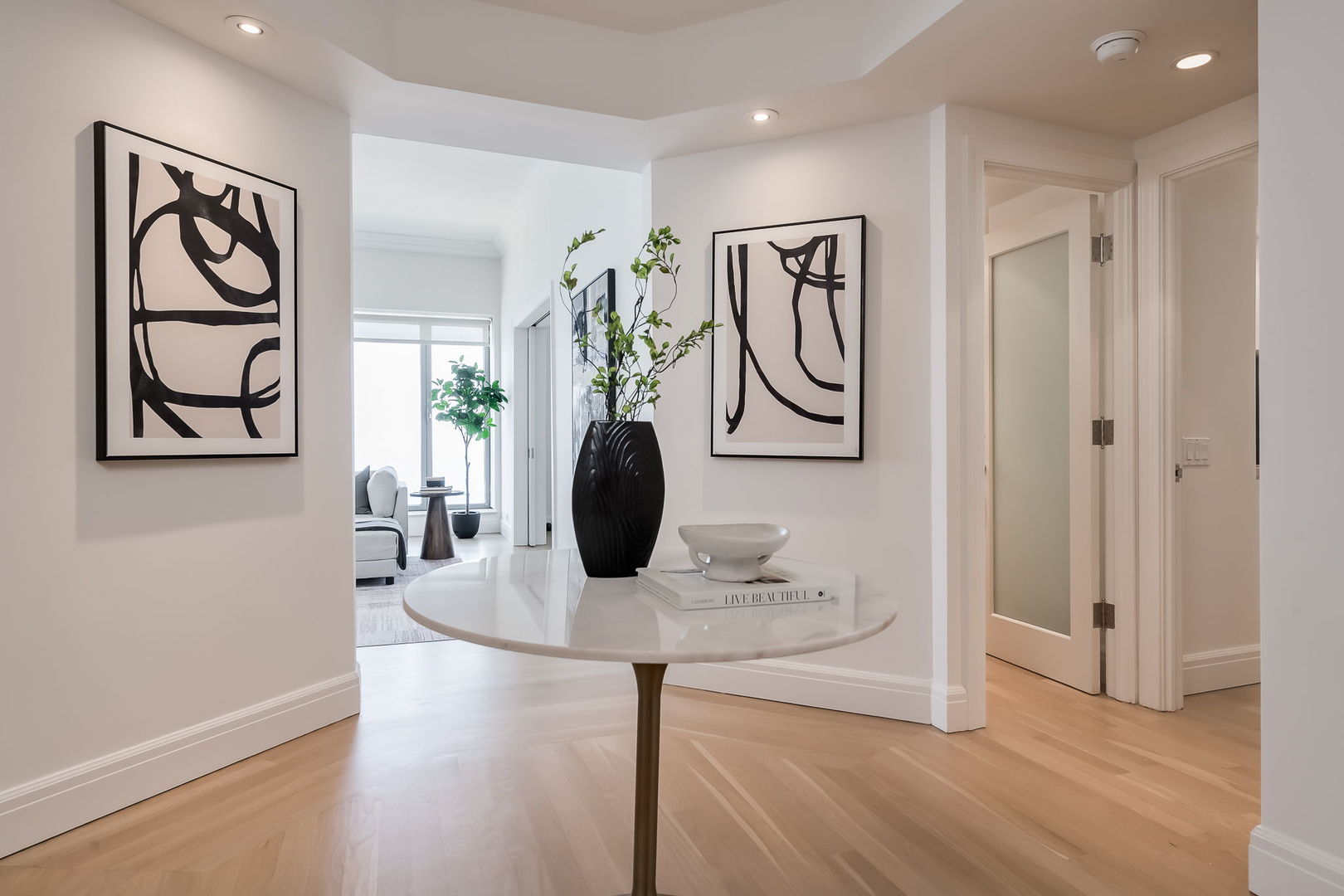 950 N Michigan Avenue 4502