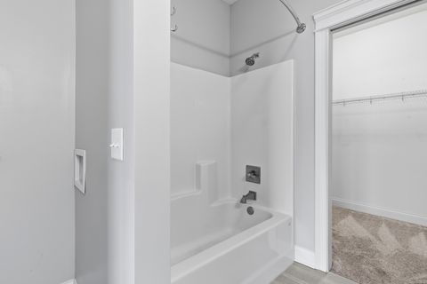 Tiny photo for 5320 Addyson Drive, Bettendorf, IA 52722 (MLS # 12580396)