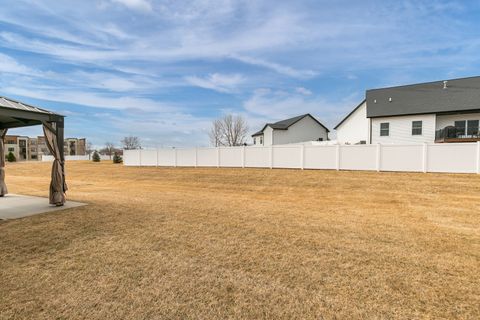 Tiny photo for 5320 Addyson Drive, Bettendorf, IA 52722 (MLS # 12580396)