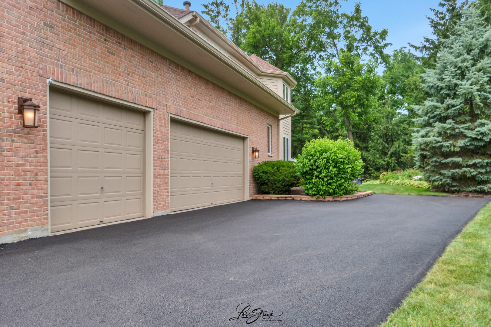 542 W Rosiland Drive