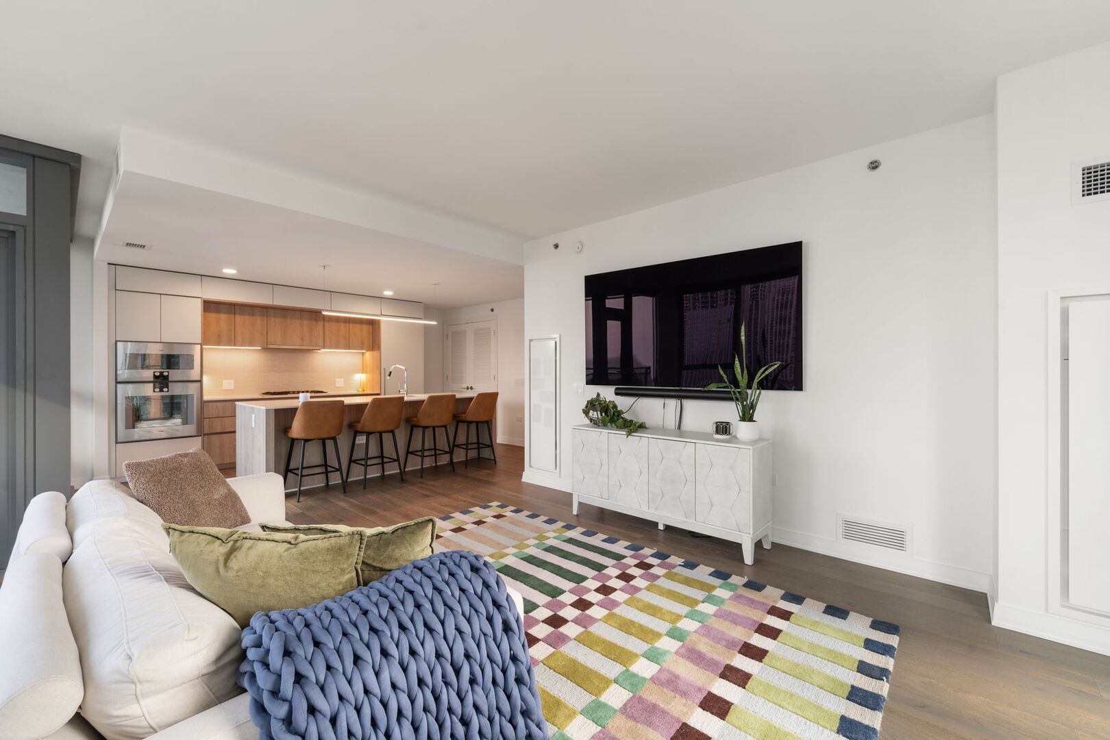 211 N Harbor Drive 1609