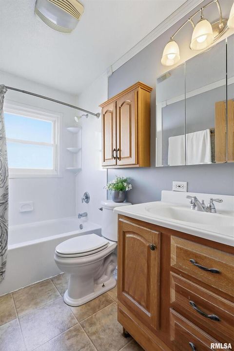 Tiny photo for 2846 MAGNOLIA Drive, Bettendorf, IA 52722 (MLS # 12557081)