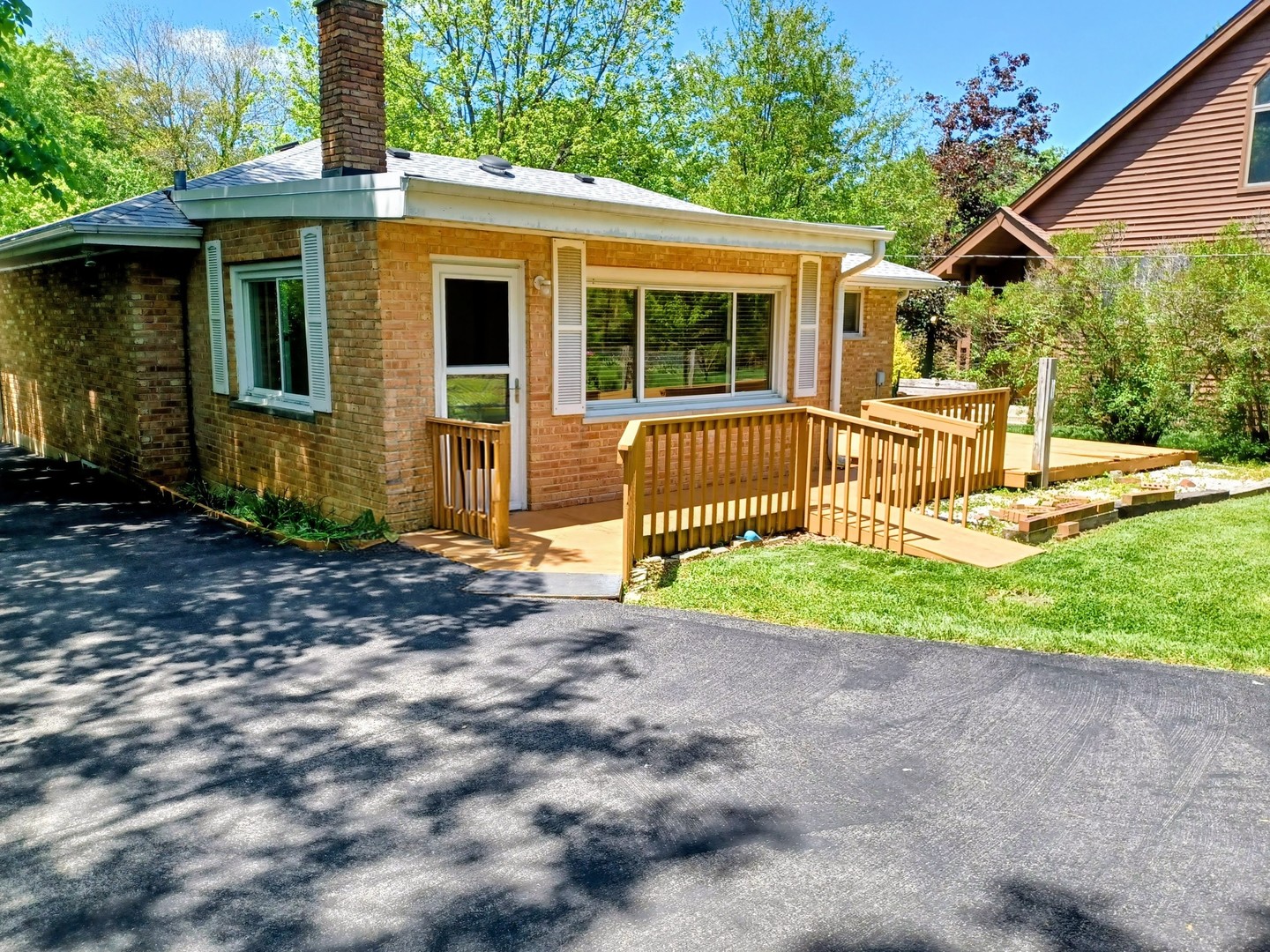 Properties 1 N537 Sunset Avenue