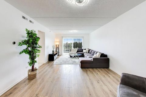 Tiny photo for 351 Town Place Circle #402, Buffalo Grove, IL 60089 (MLS # 12624660)