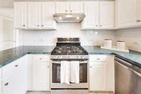 Tiny photo for 351 Town Place Circle #402, Buffalo Grove, IL 60089 (MLS # 12624660)