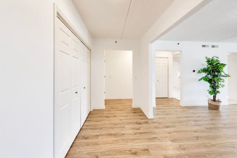 Tiny photo for 351 Town Place Circle #402, Buffalo Grove, IL 60089 (MLS # 12624660)