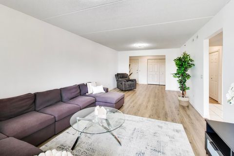 Tiny photo for 351 Town Place Circle #402, Buffalo Grove, IL 60089 (MLS # 12624660)