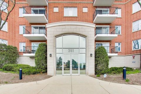 Tiny photo for 351 Town Place Circle #402, Buffalo Grove, IL 60089 (MLS # 12624660)