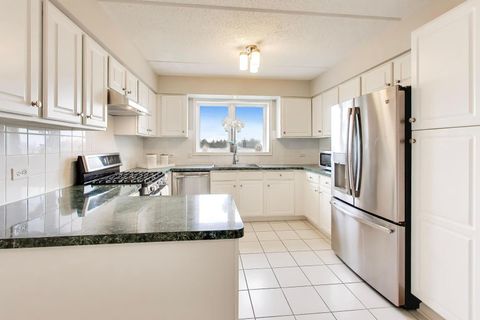 Tiny photo for 351 Town Place Circle #402, Buffalo Grove, IL 60089 (MLS # 12624660)