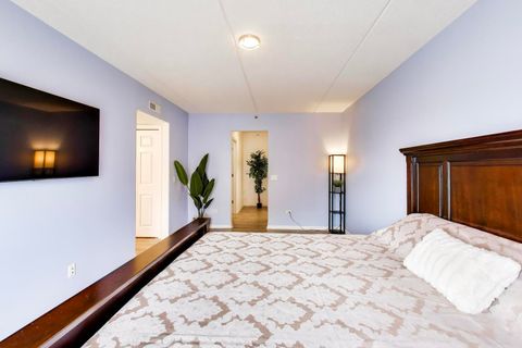 Tiny photo for 351 Town Place Circle #402, Buffalo Grove, IL 60089 (MLS # 12624660)