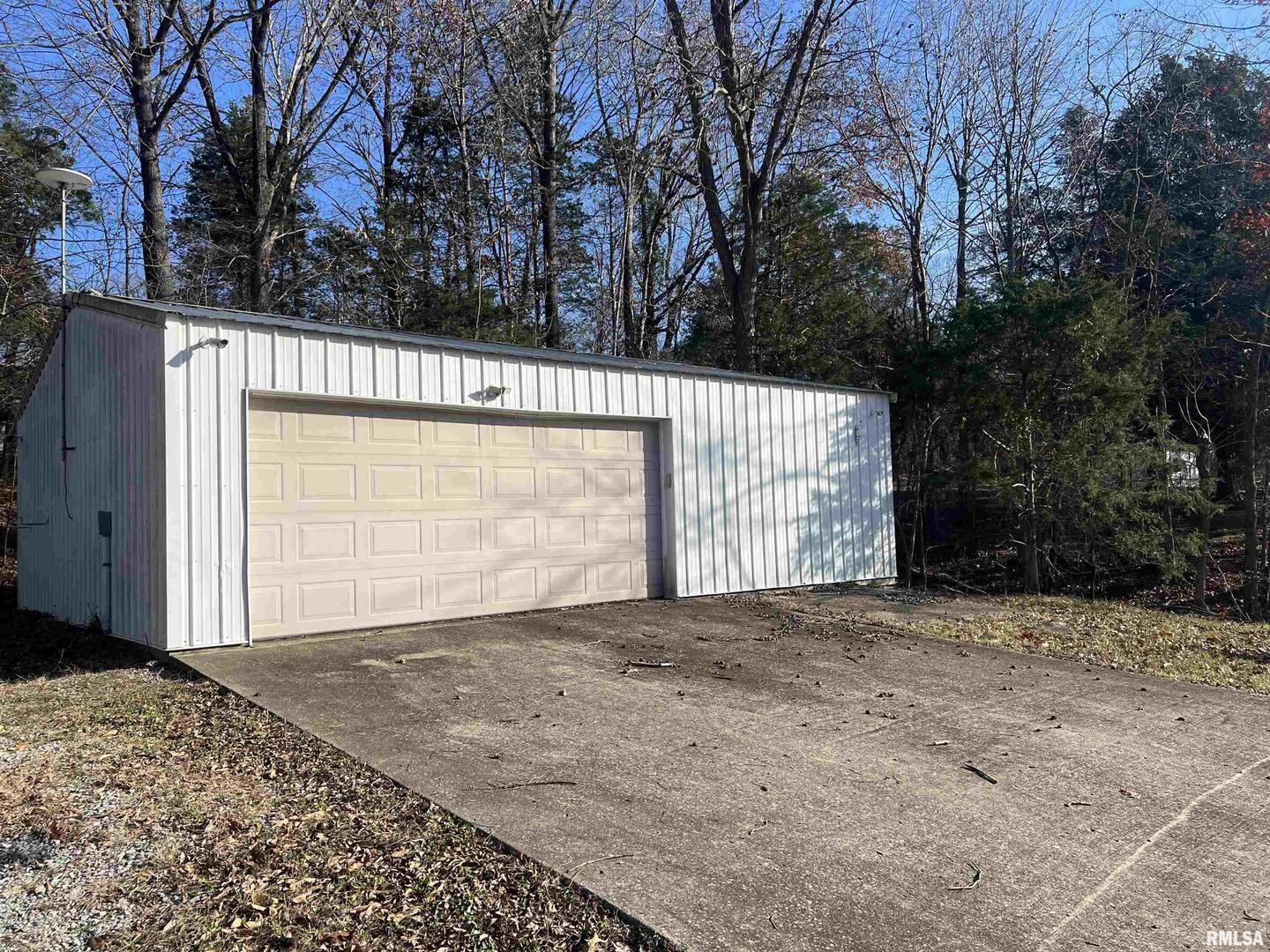 611 SUNSET Drive