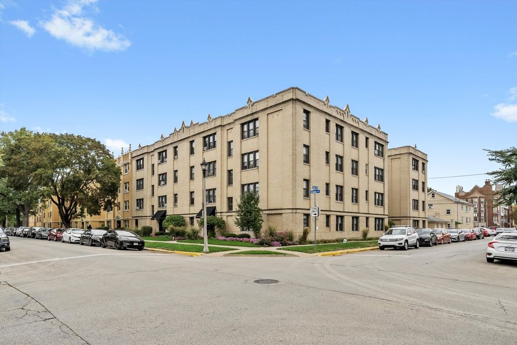 Photo for 6815 21st Street #901, Berwyn, IL 60402 (MLS # 12501568)
