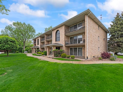 Tiny photo for 10238 Southwest Highway #3A, Chicago Ridge, IL 60415 (MLS # 12631043)