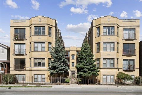 Photo of 3012 W Addison Street #3N, Chicago, IL 60618 (MLS # 12771110)