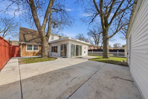 Tiny photo for 7538 E Praire Road, Skokie, IL 60076 (MLS # 12603153)