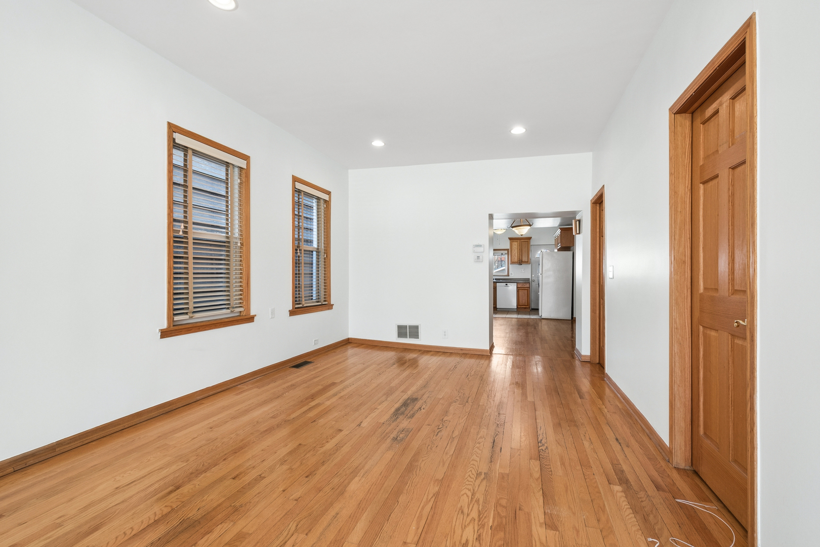 4104 N Claremont Avenue