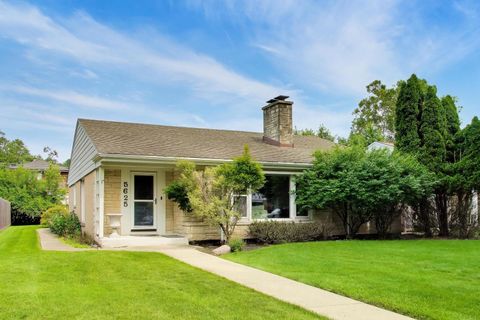 Photo of 5625 N Kilbourn Avenue, Chicago, IL 60646 (MLS # 12704580)
