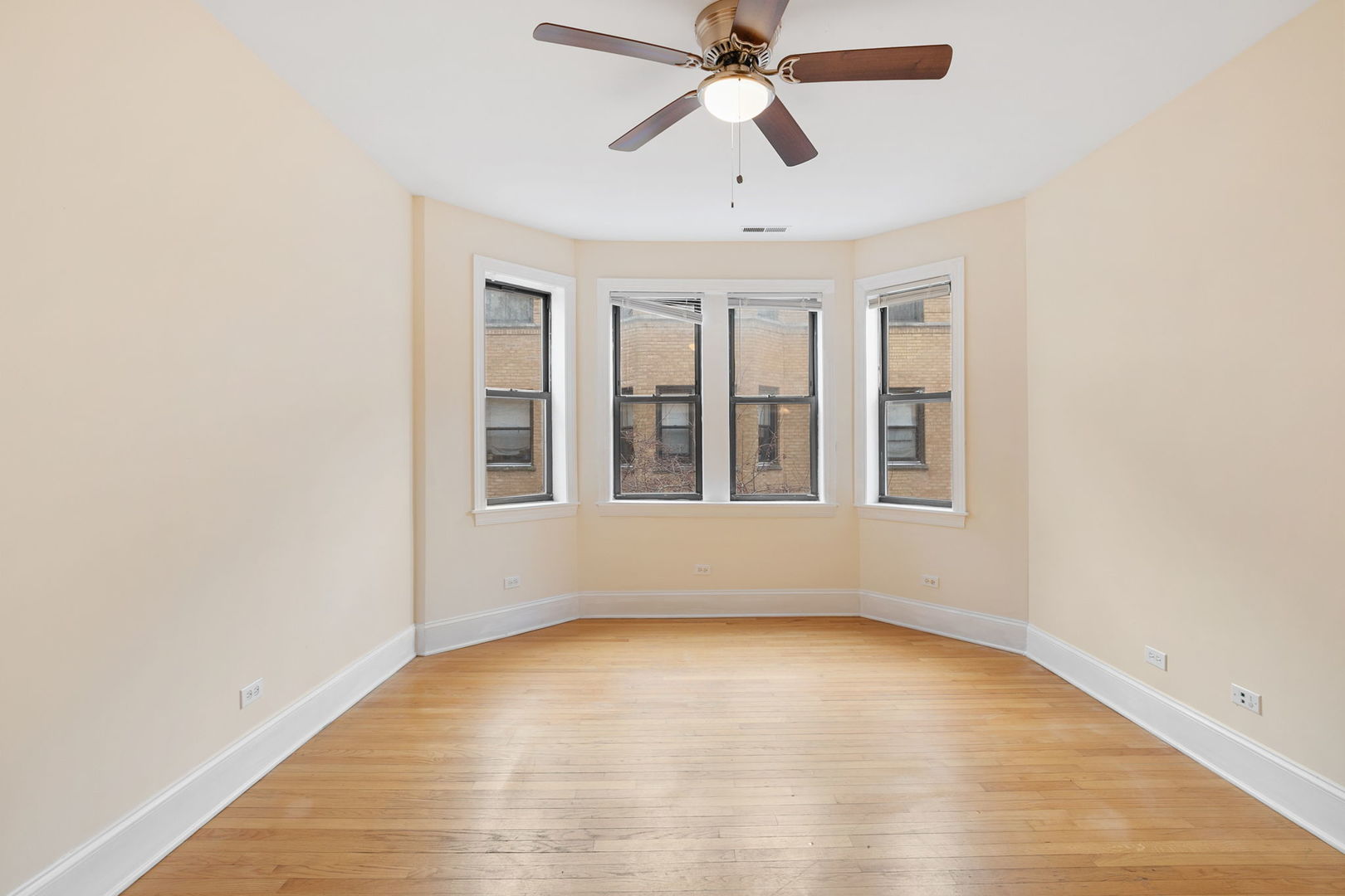 7637 N Greenview Avenue 2W