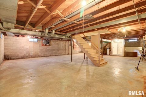 Tiny photo for 910 2ND Avenue S, Clinton, IA 52732 (MLS # QC4269032)