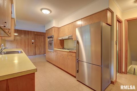 Tiny photo for 910 2ND Avenue S, Clinton, IA 52732 (MLS # QC4269032)