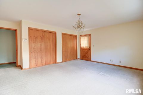 Tiny photo for 910 2ND Avenue S, Clinton, IA 52732 (MLS # QC4269032)