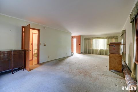 Tiny photo for 910 2ND Avenue S, Clinton, IA 52732 (MLS # QC4269032)