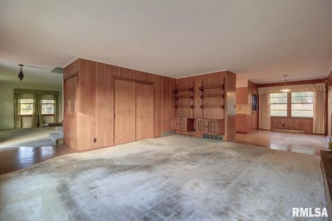 Tiny photo for 910 2ND Avenue S, Clinton, IA 52732 (MLS # QC4269032)