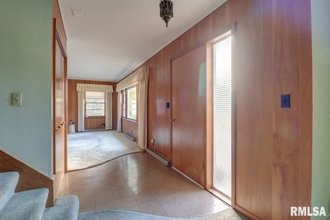 Tiny photo for 910 2ND Avenue S, Clinton, IA 52732 (MLS # QC4269032)