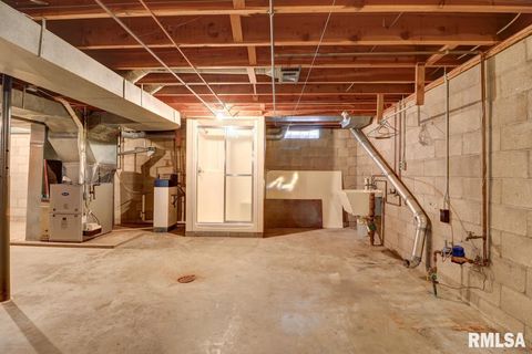 Tiny photo for 910 2ND Avenue S, Clinton, IA 52732 (MLS # QC4269032)