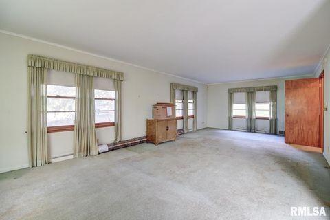 Tiny photo for 910 2ND Avenue S, Clinton, IA 52732 (MLS # QC4269032)