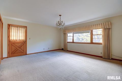 Tiny photo for 910 2ND Avenue S, Clinton, IA 52732 (MLS # QC4269032)