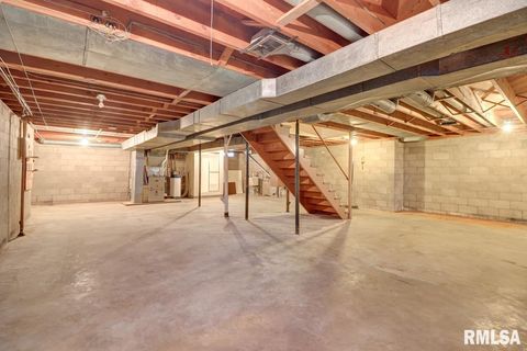 Tiny photo for 910 2ND Avenue S, Clinton, IA 52732 (MLS # QC4269032)