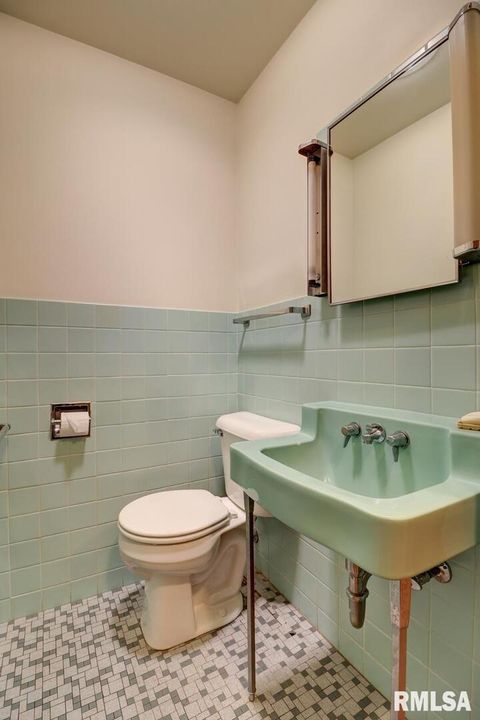 Tiny photo for 910 2ND Avenue S, Clinton, IA 52732 (MLS # QC4269032)